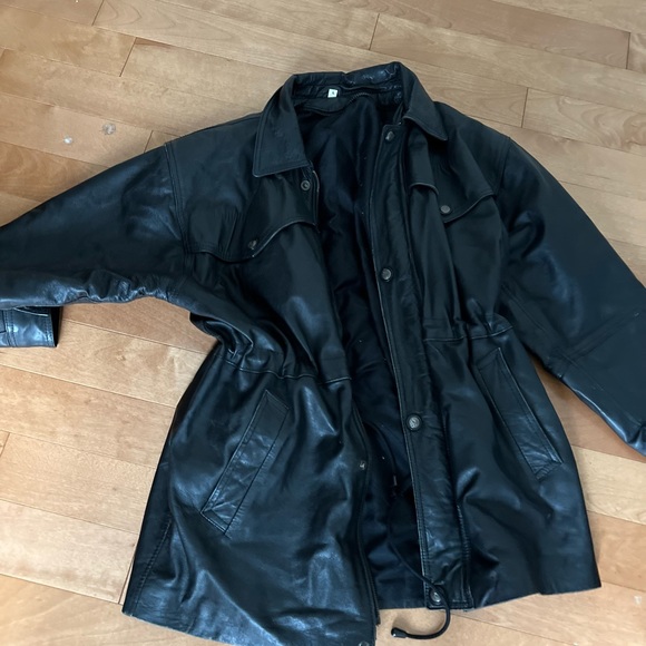 Leather jacket - Picture 2 of 4